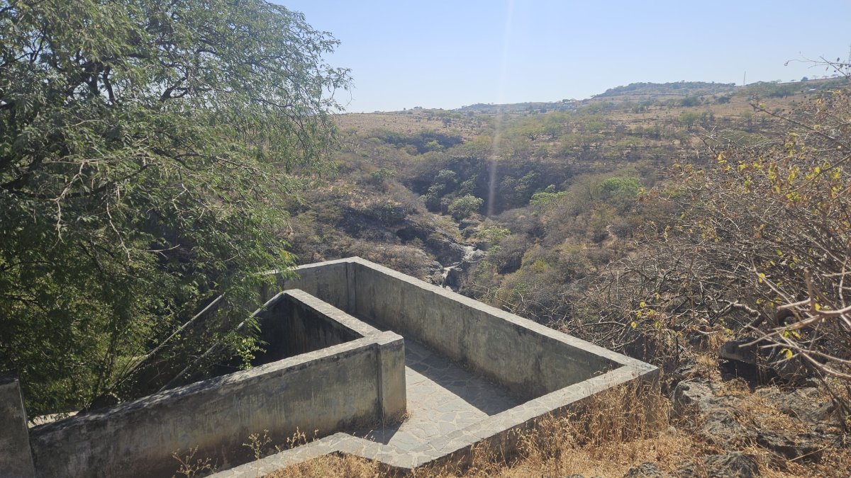 Sinkhole u Tawi Atayr