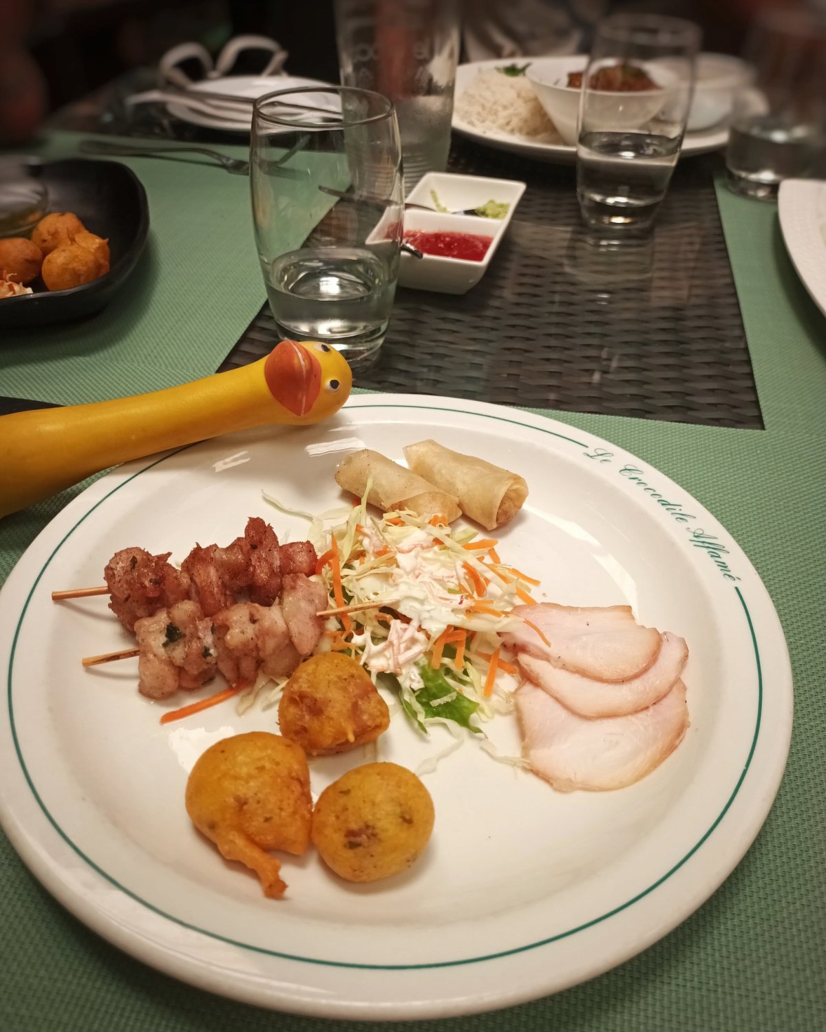 ..a kachna žere krokodýla!