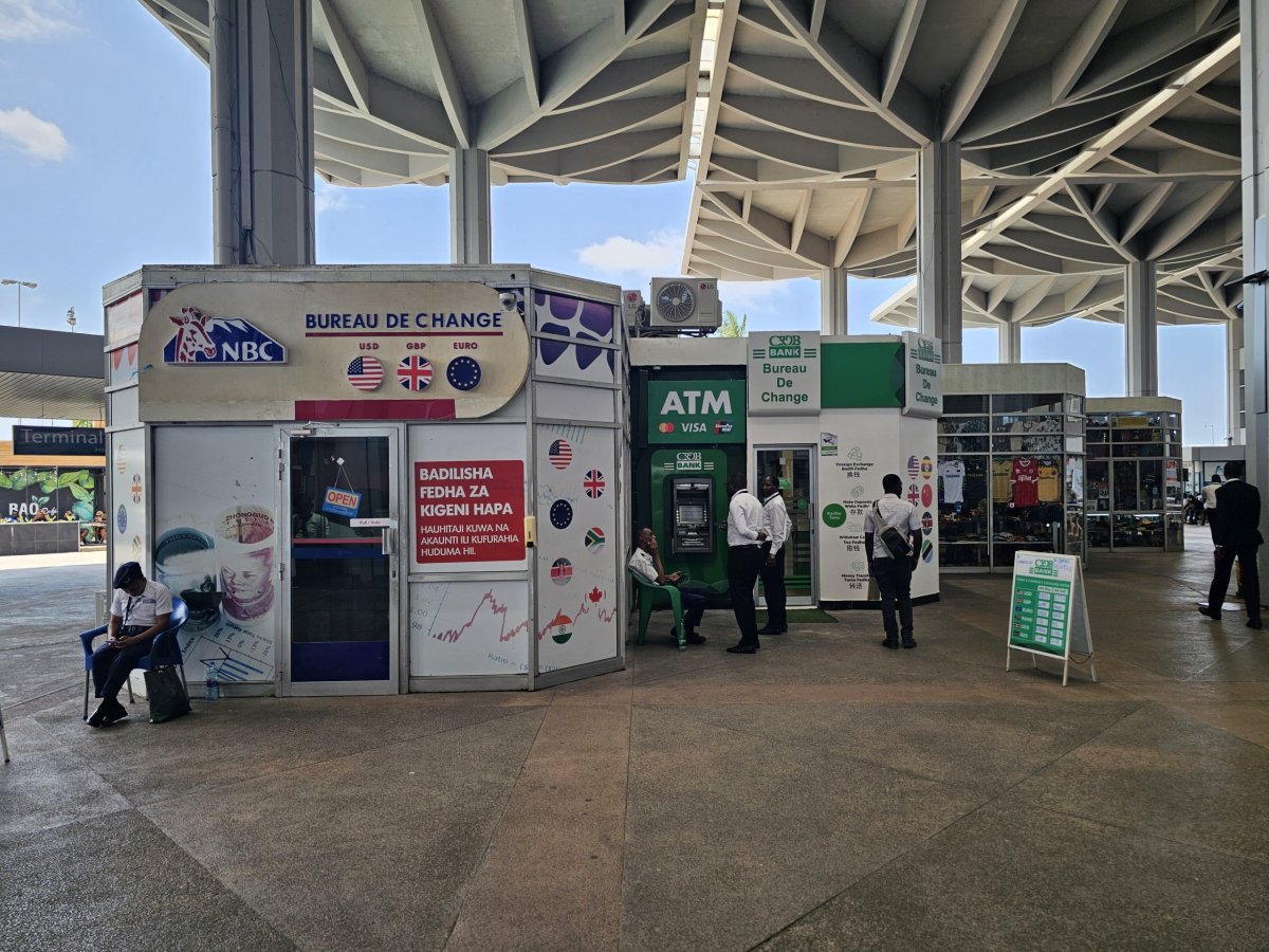 Bankomaty a směnárny, terminál 2