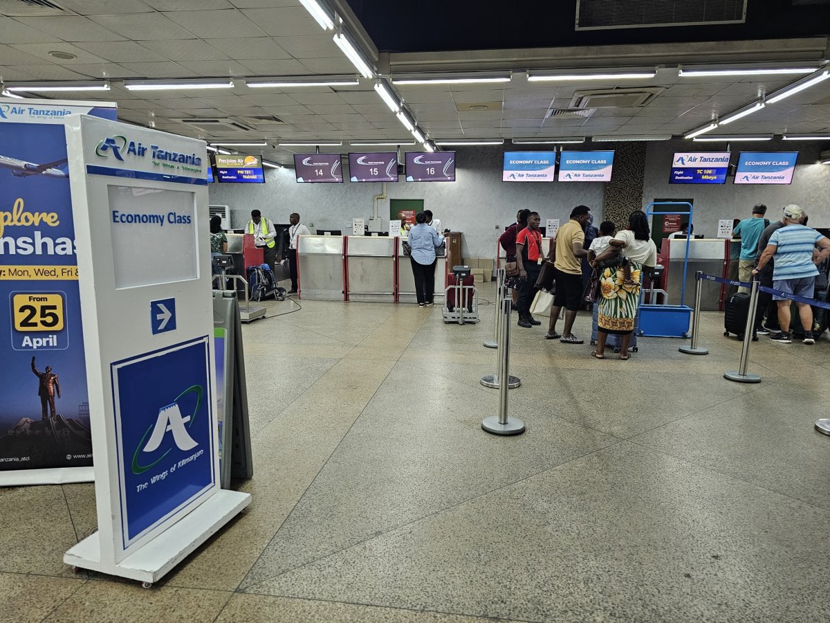 Check-in na letišti Dar es Salaam