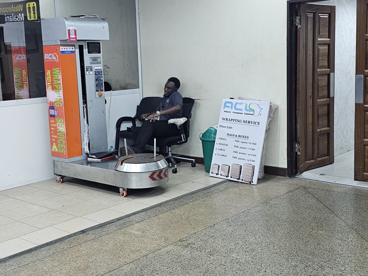 Obalování zavazadel, terminál 2