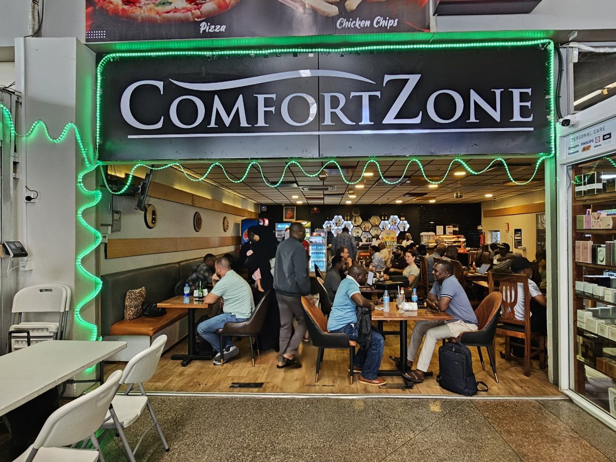 Restaurace, tranzitní zóna, terminál 2