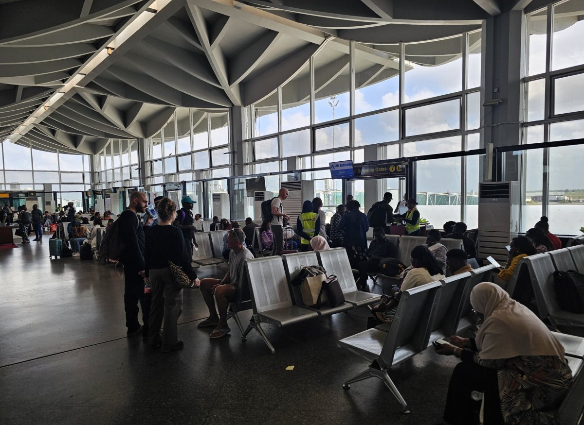 Odletové brány, terminál 2