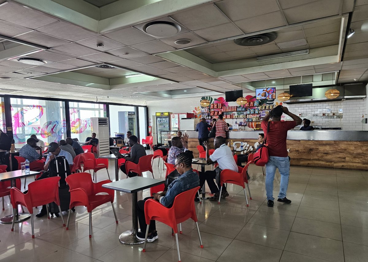 Bistro, tranzitní zóna, terminál 2