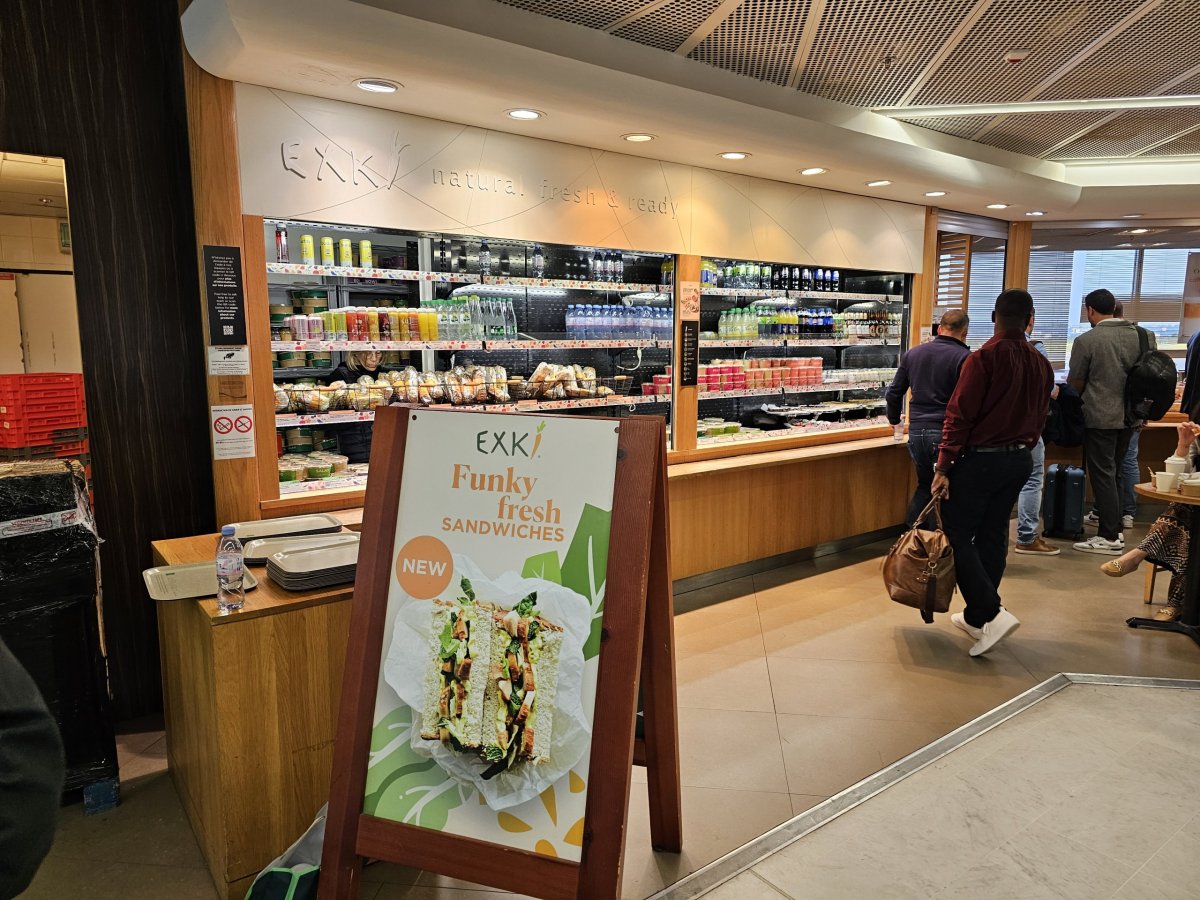 Občerstvení, tranzitní zóna, terminál 1