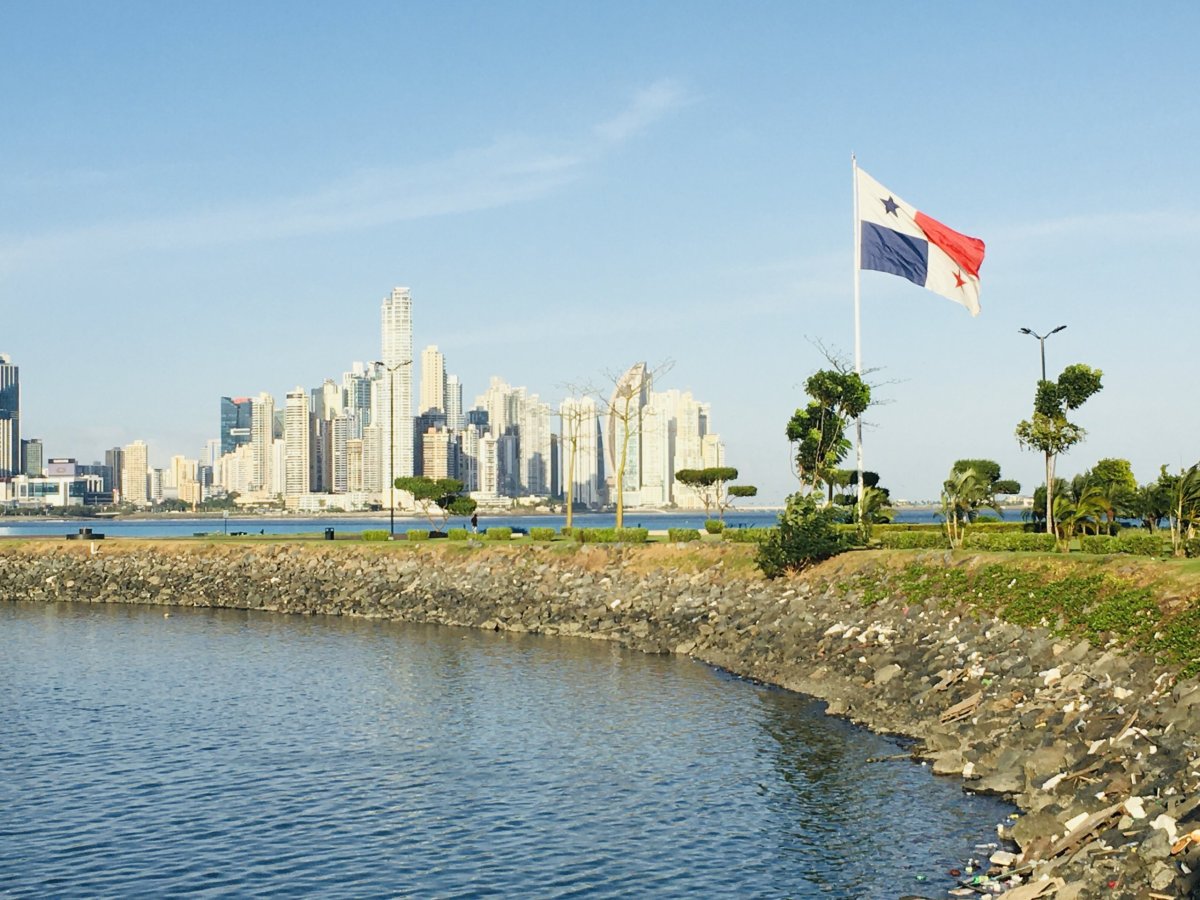 I se státní vlajkou