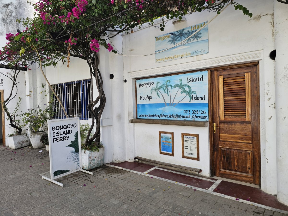 Pokladna trajektu na Bongoyo