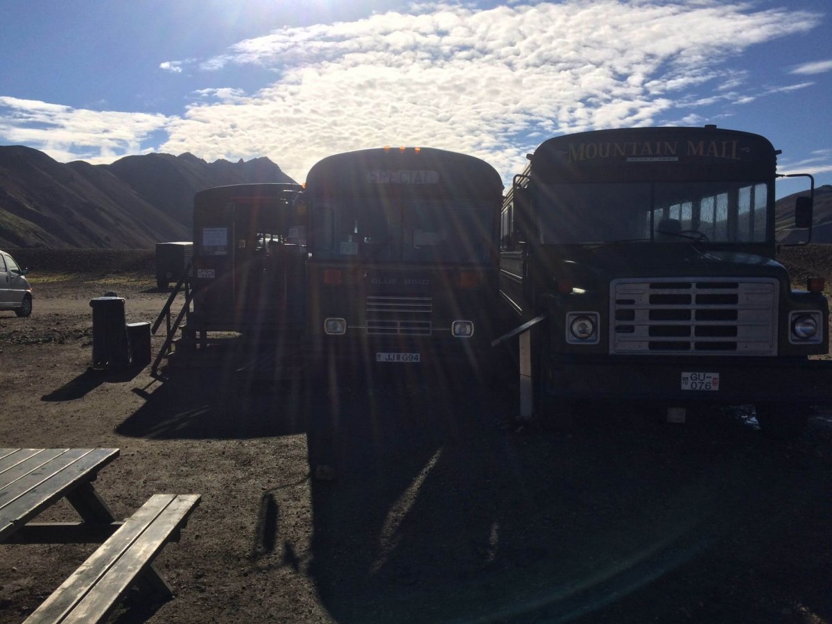 Krásné autobusy s obchodem a kuchyní