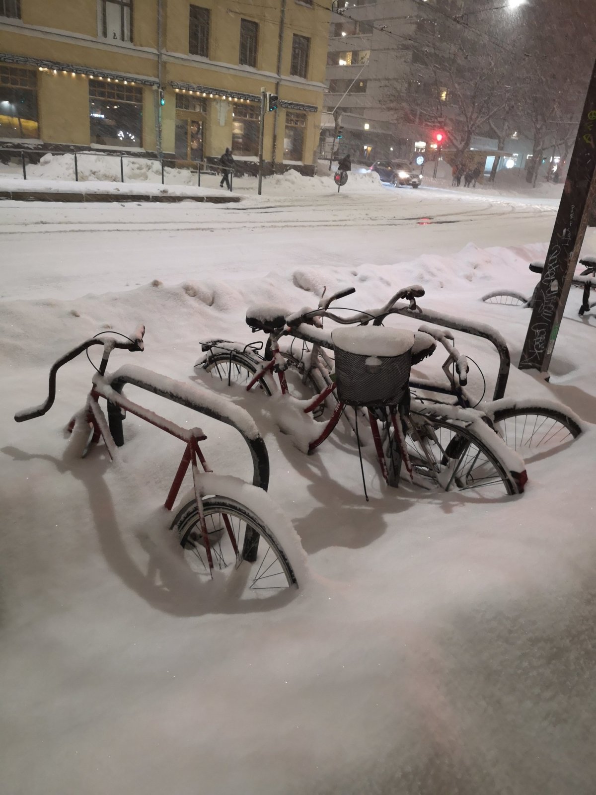 I přes hromady sněhu nás překvapovalo množství cyklistů na ulicích