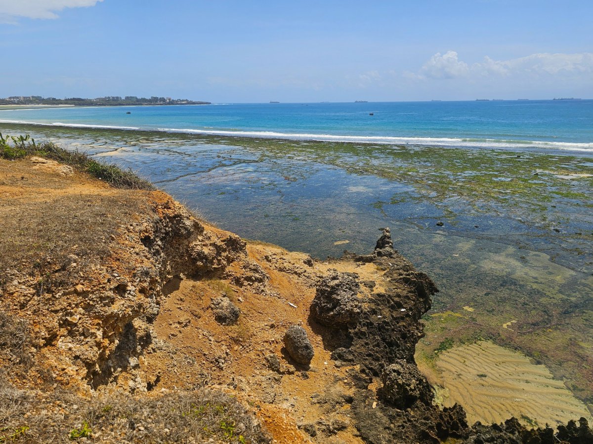Útesy poblíž Coco Beach