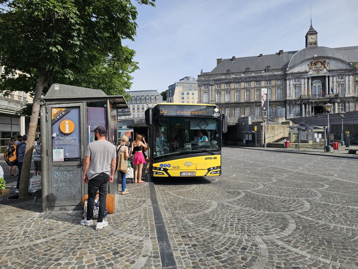 Zastávka autobusu na Place St-Lambert