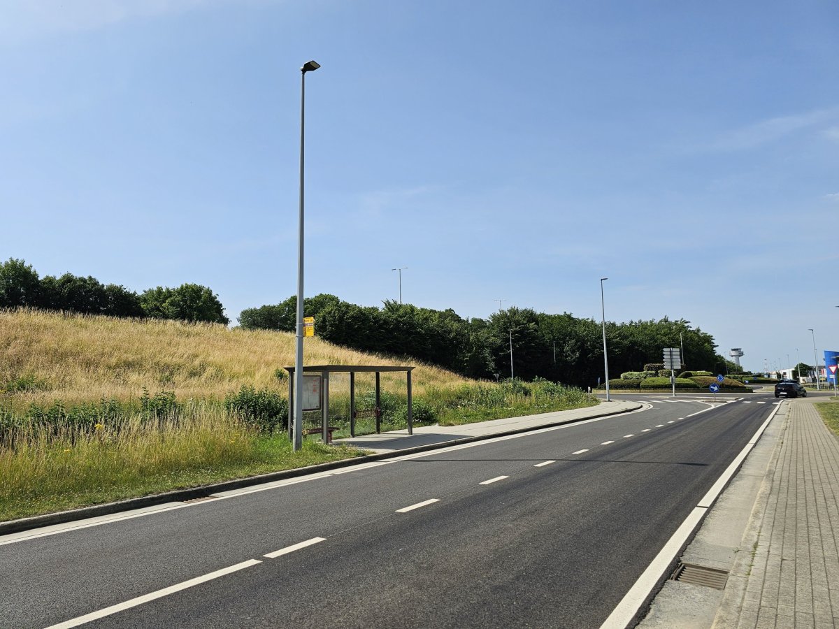 Zastávka před terminálem směr centrum