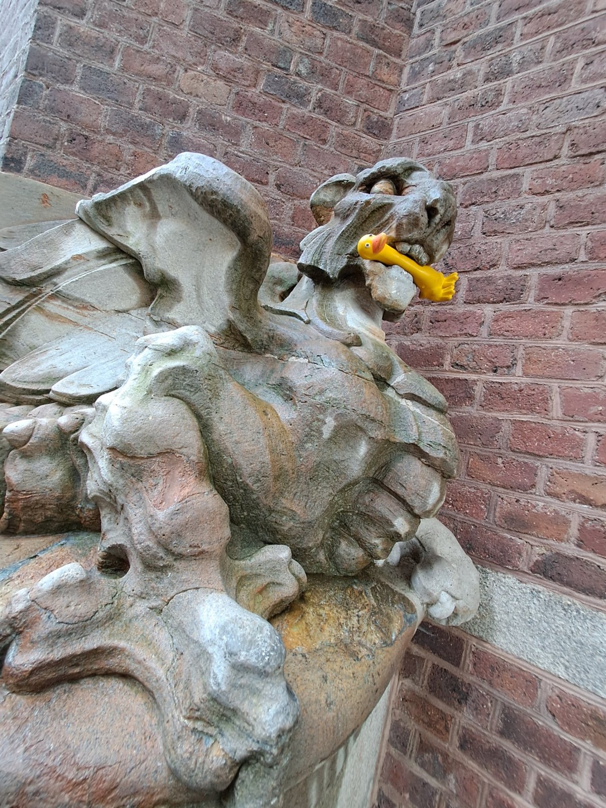 Pomoc! Chce mě sežrat! 