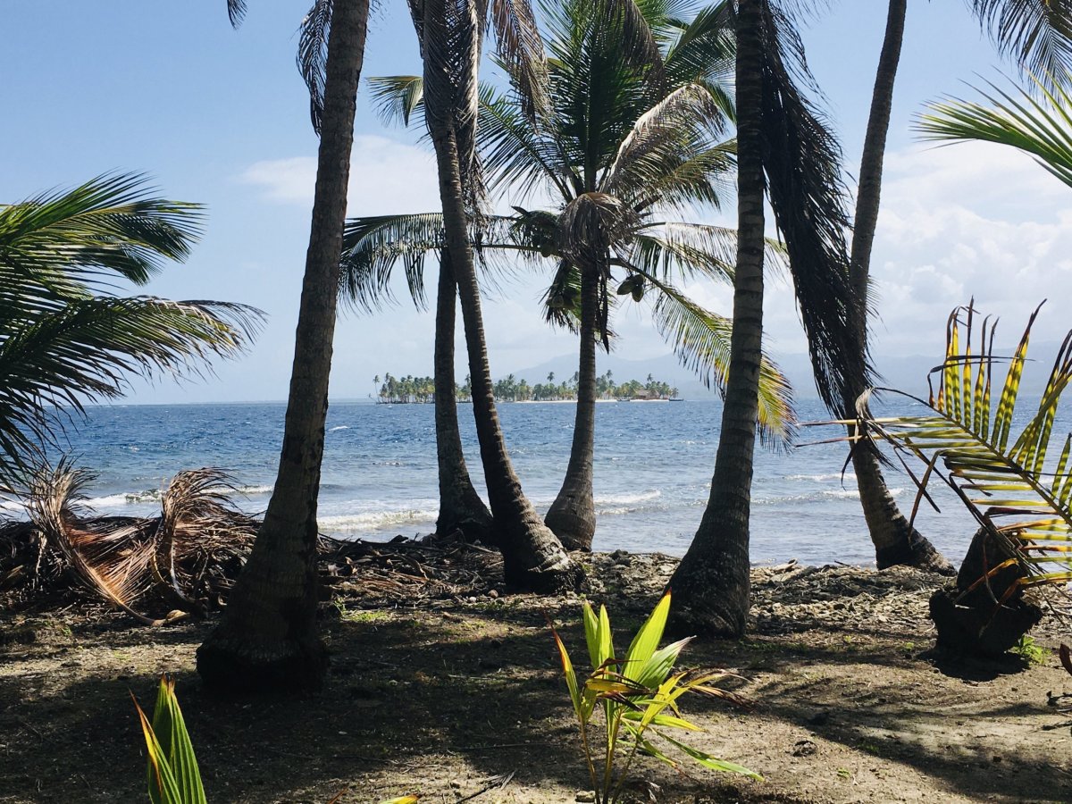 Další ostrov v dáli