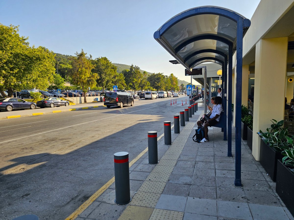 Zastávka autobusu mezi terminály
