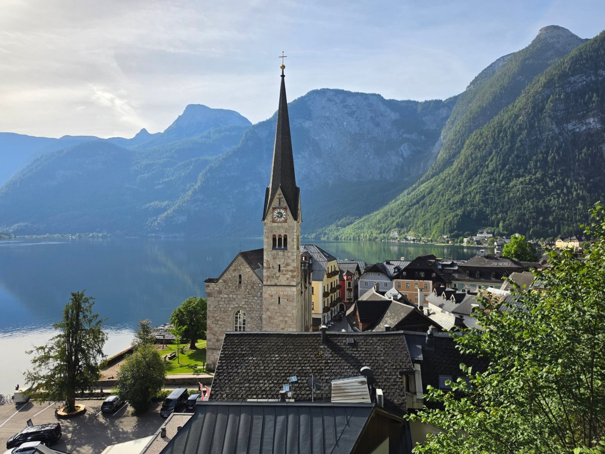 Výhled na Hallstatt od katolického kostela