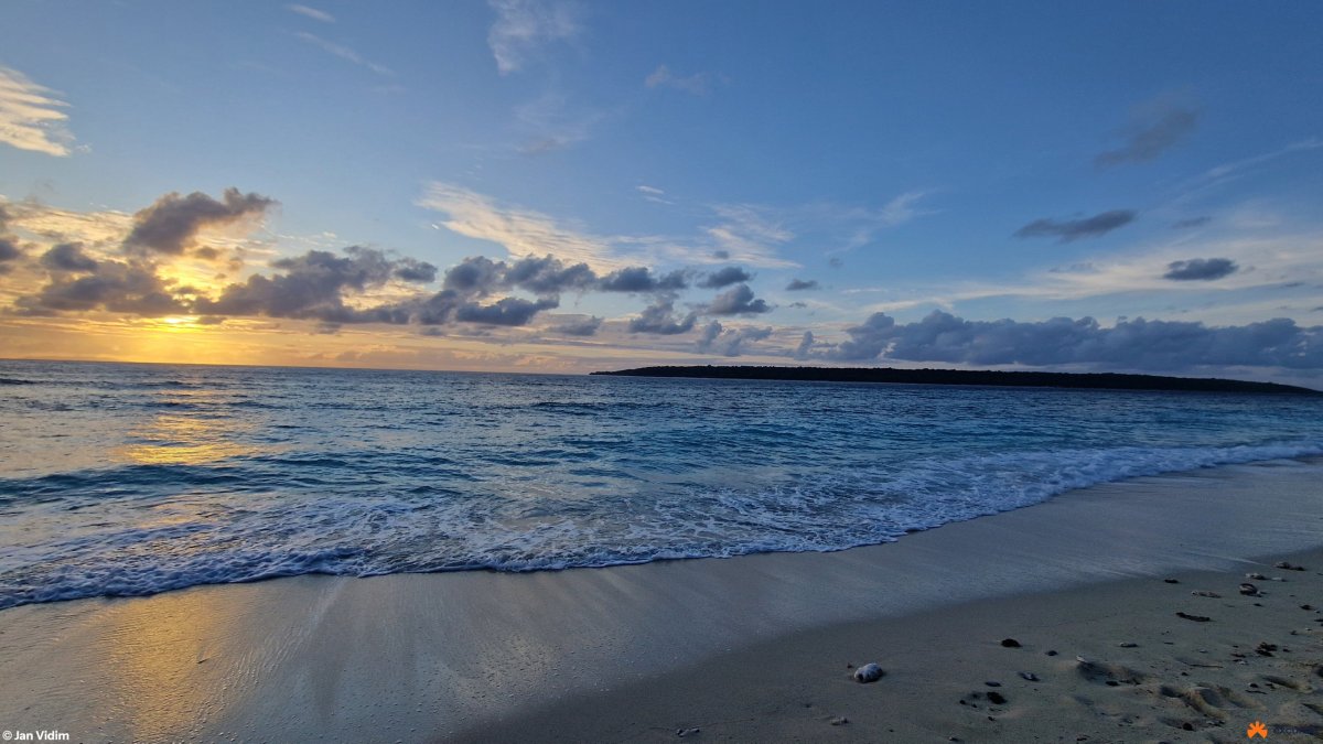 Západ u ostrova Jaco