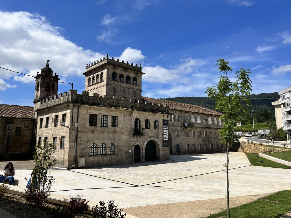 Krásné historické centrum Redondela