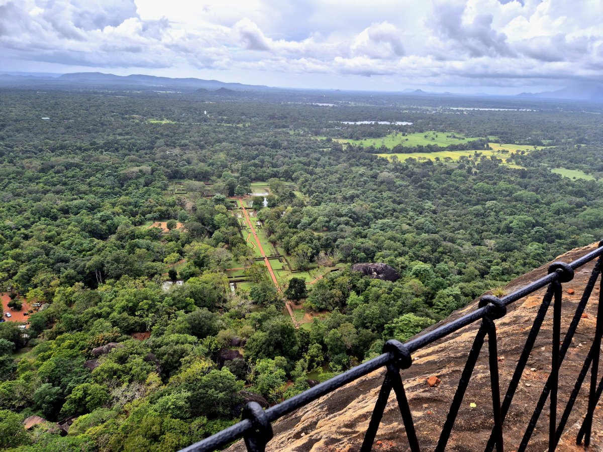 Sigiriya - výhled na dolní zahrady