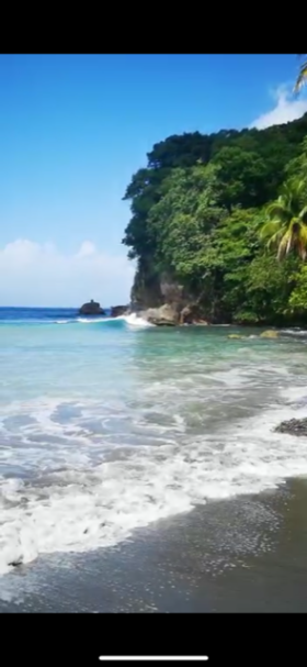 pláž s černým pískem