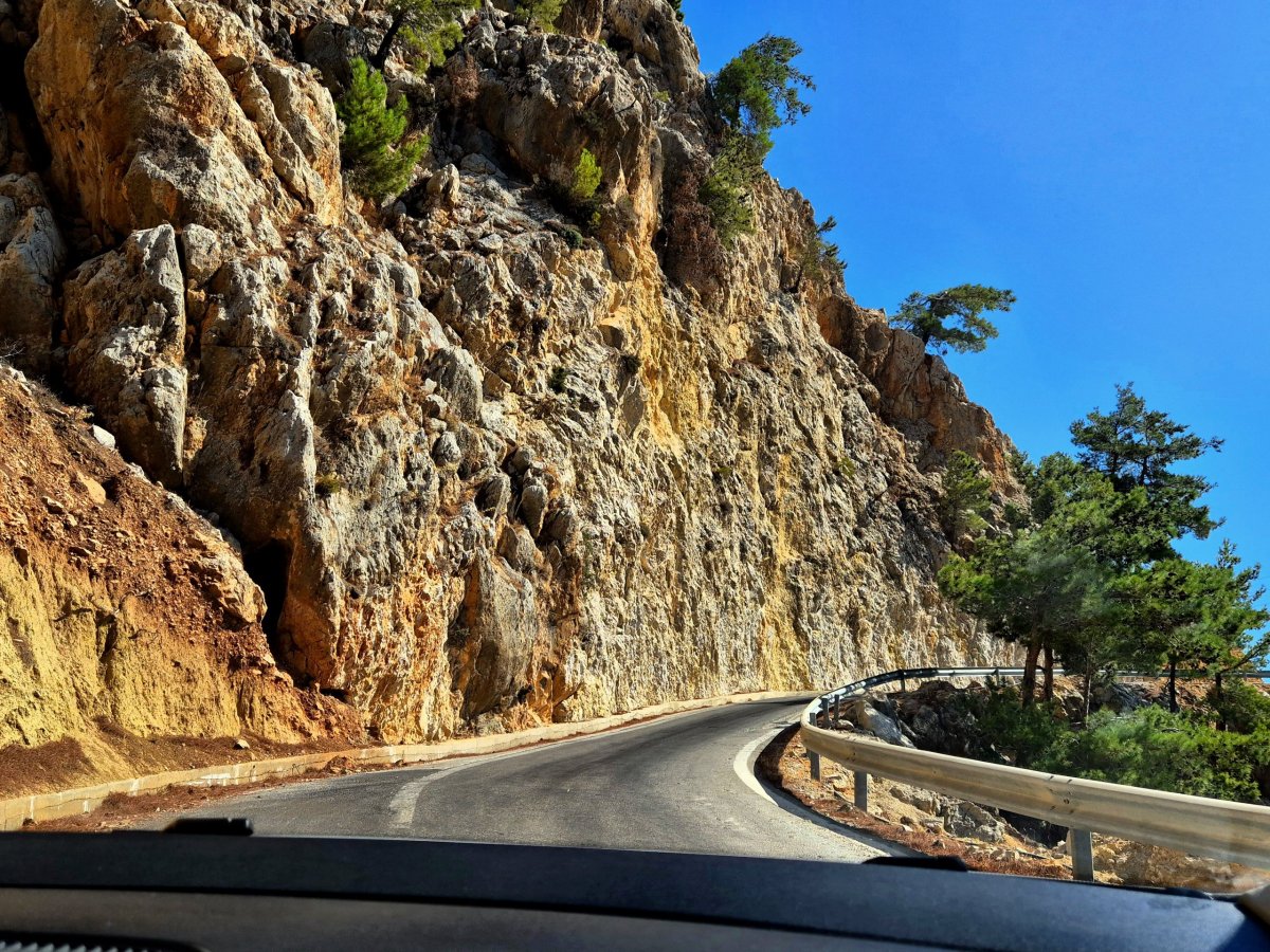 Cesta do městečka Olympos