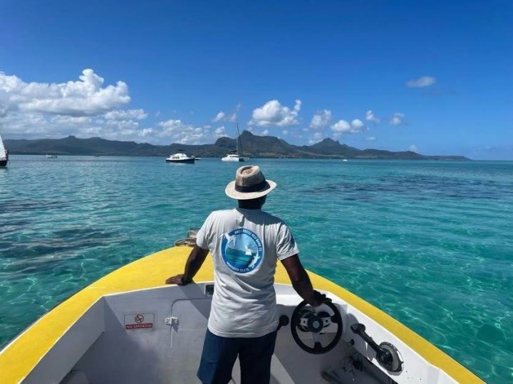 Člunem jsme na ostrově za 10 min