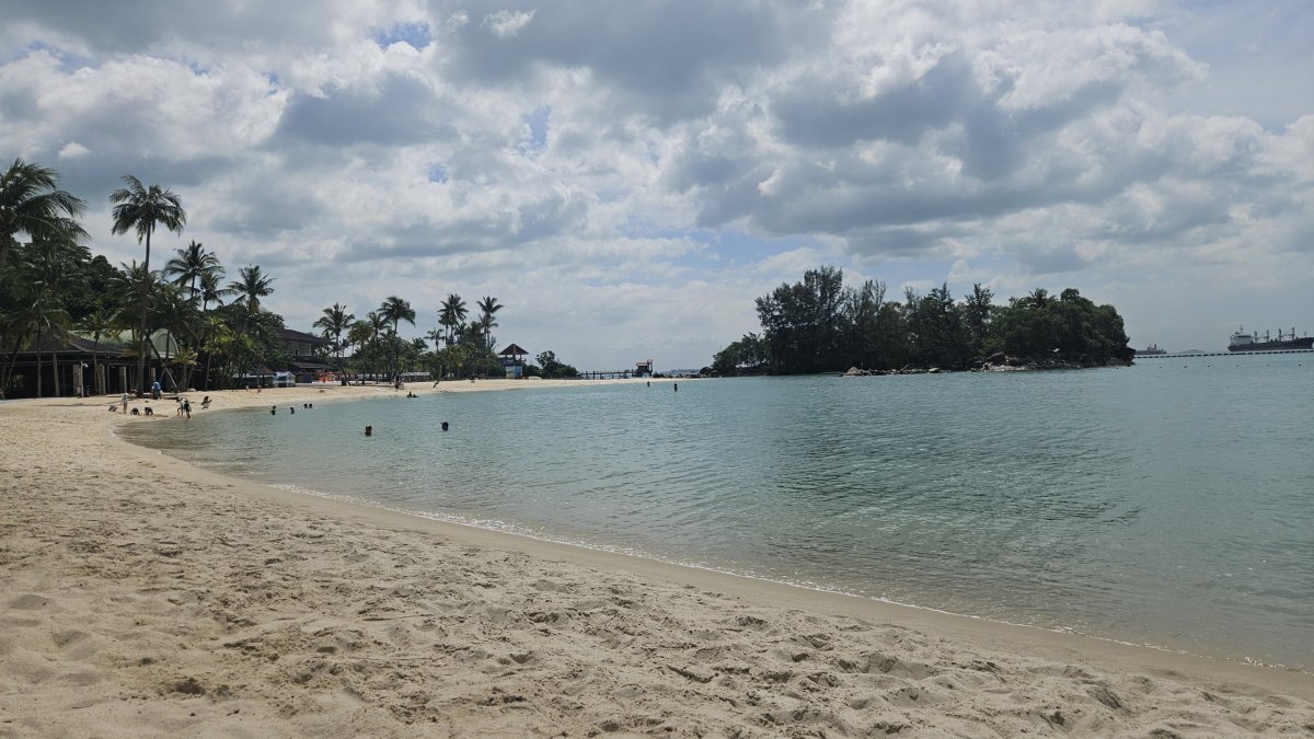 Prázdné pláže Sentosy