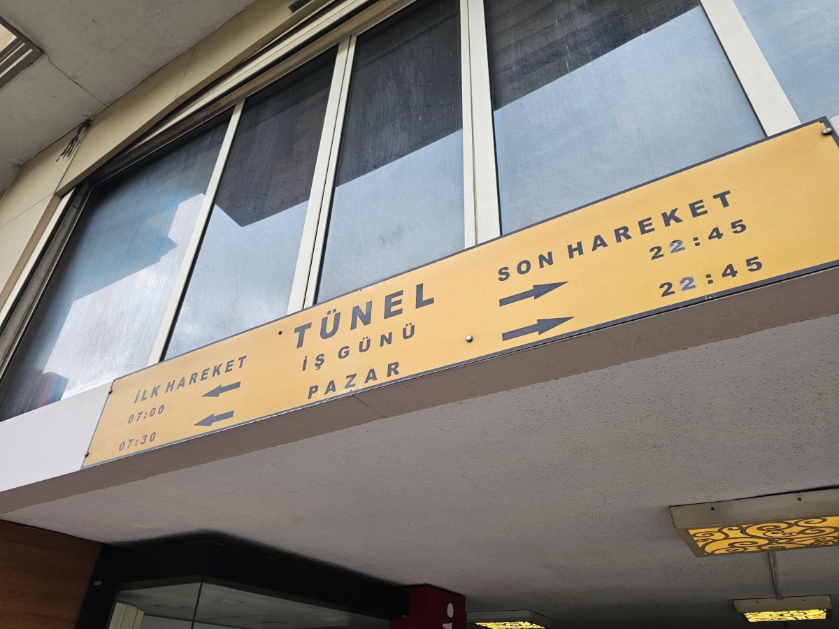 Vstup do stanice Tünel