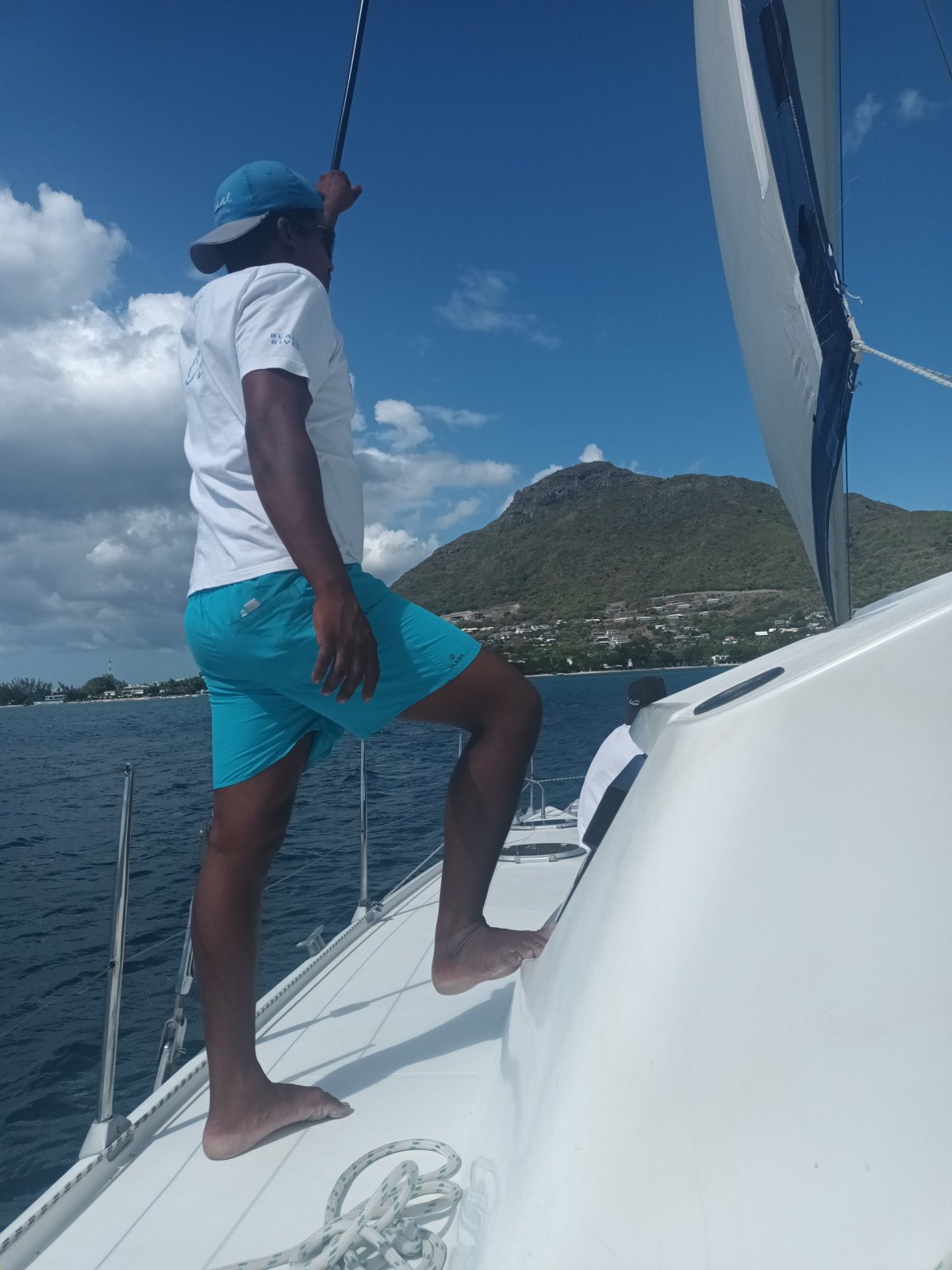 ..roztáhnout plachty a jedéém