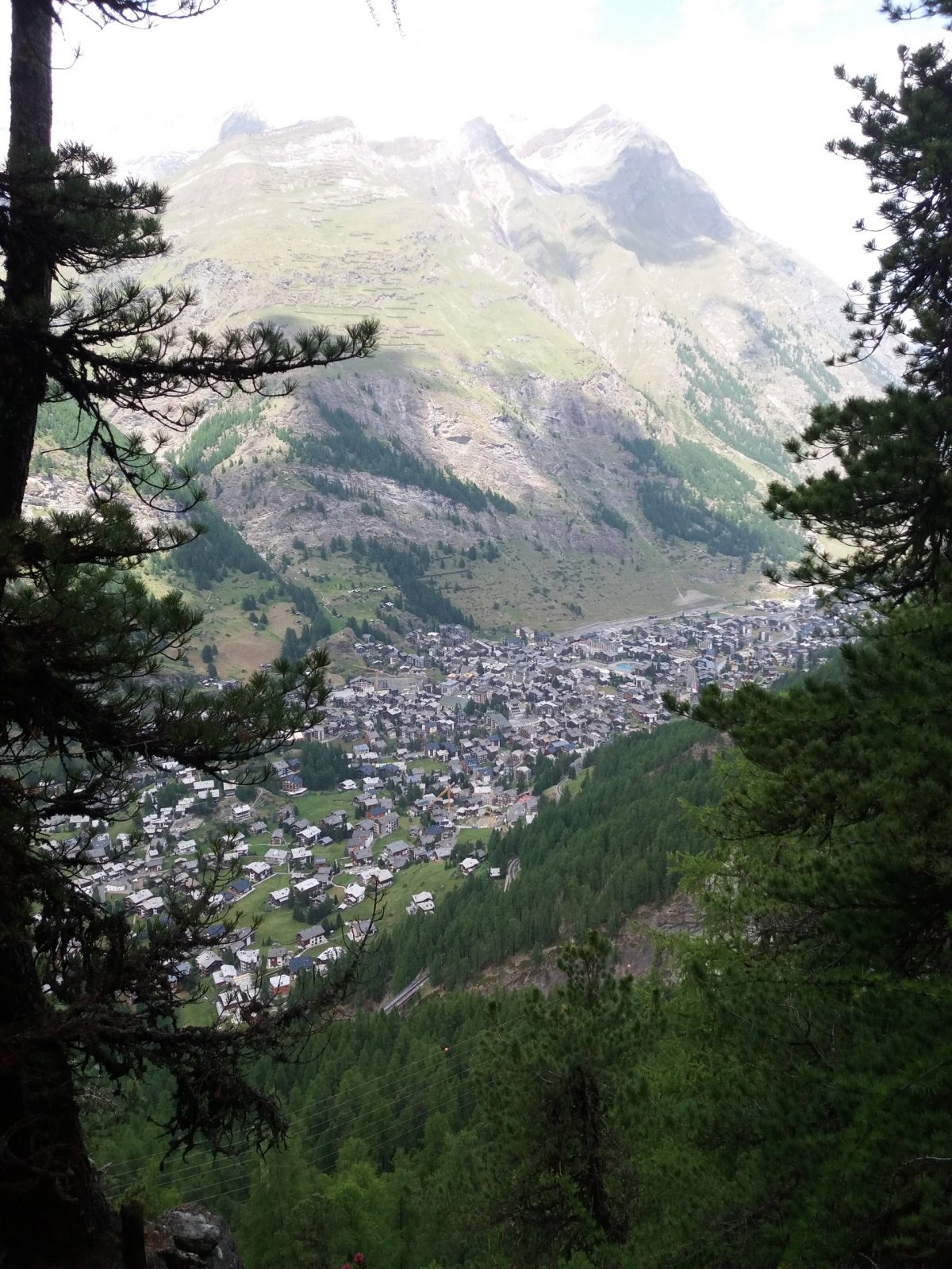 cesta na Riffelalp - pohled na Zermatt