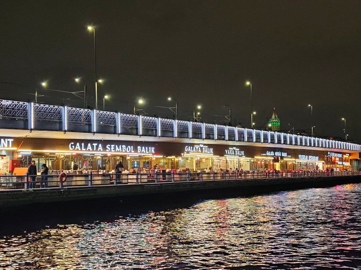 Galatský most v noci