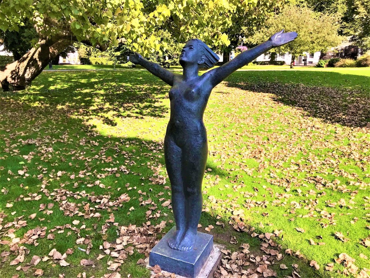 "Mana zeme" (Moje země), park před Národní operou v Rize