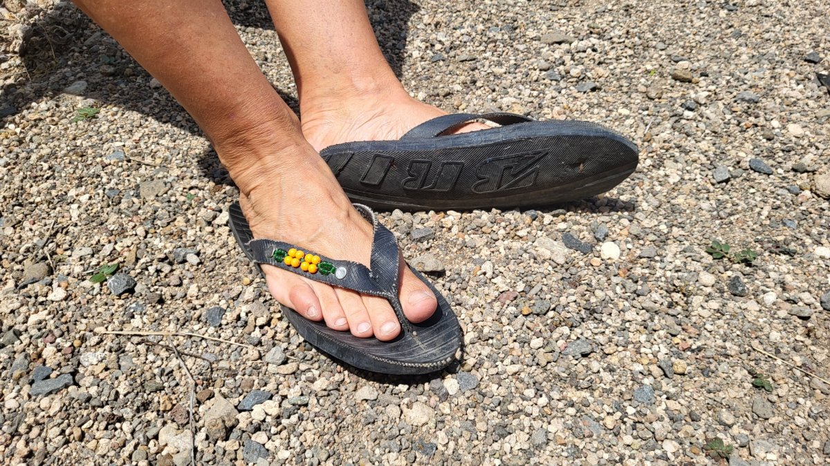 Zkouším boty z pneumatik, jsou těžké