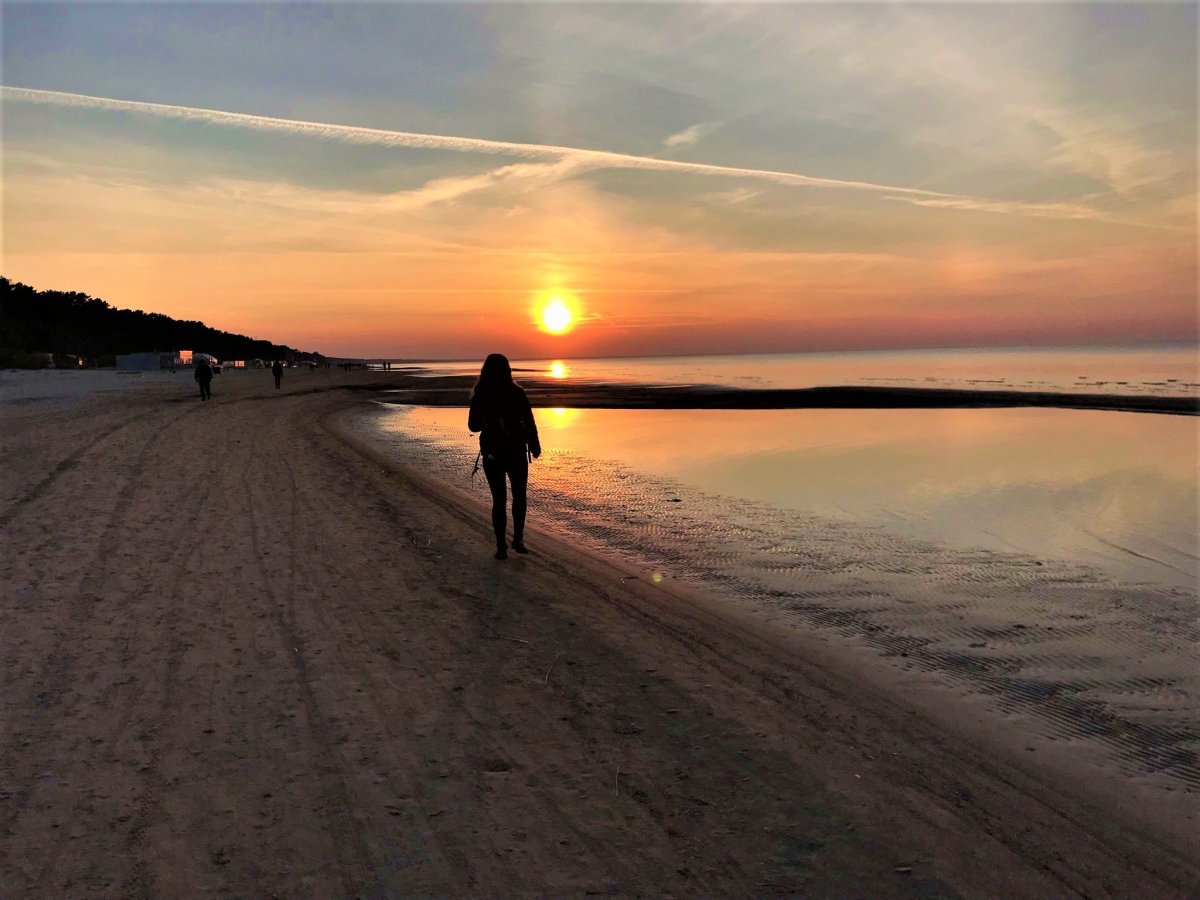 Když si procházku načasujete šikovně, o výhledy nebude nouze.