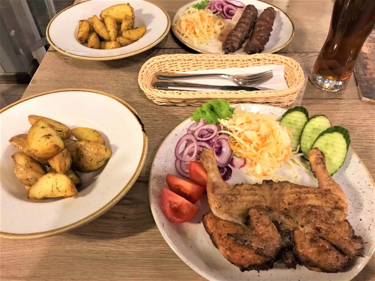 ...a najíst se (Zangezur, ceny i chutě fajn).