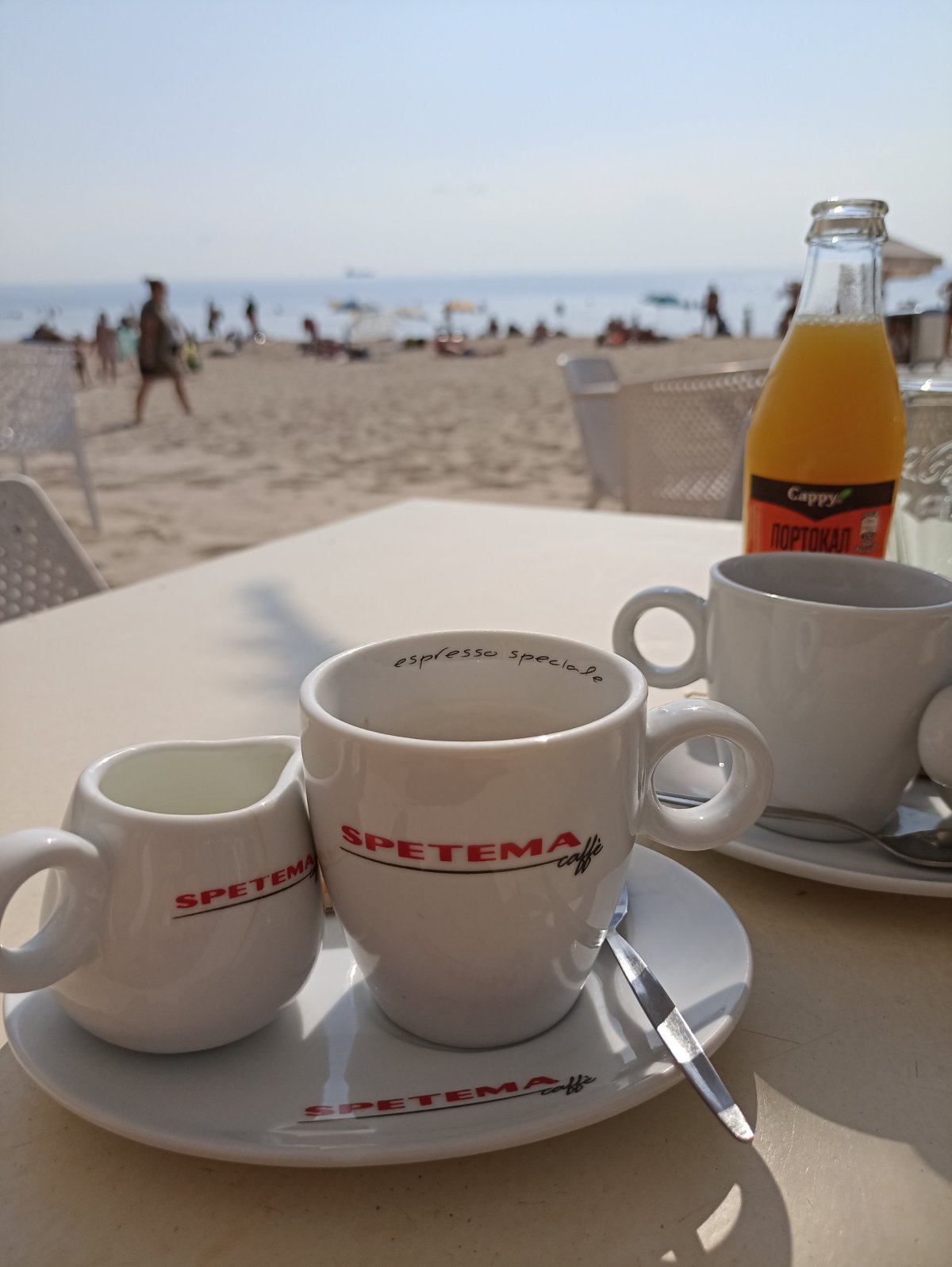 ranní kafíčko na pláži 