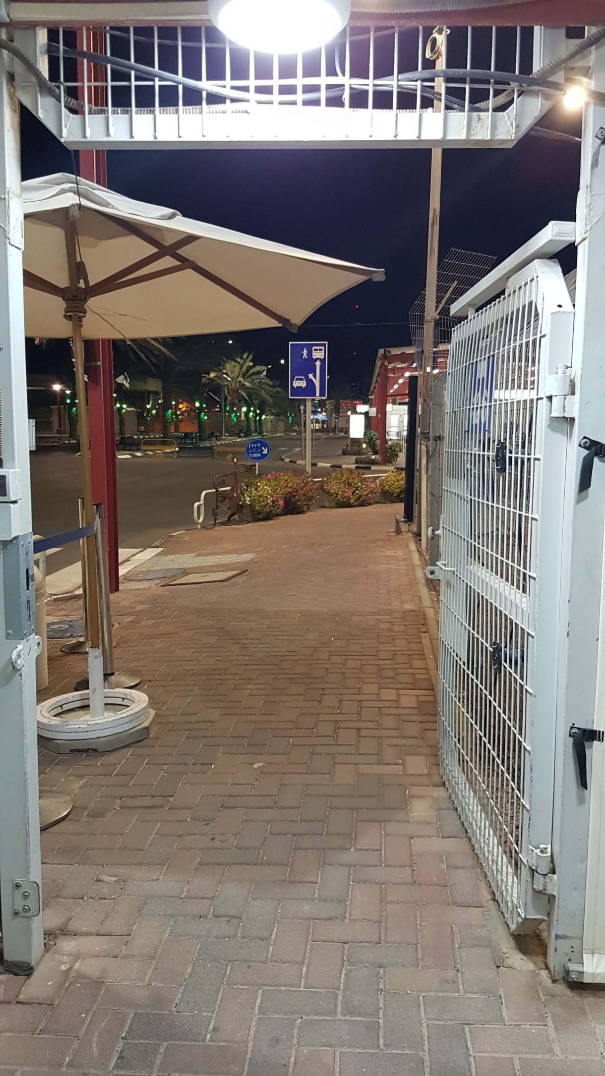 "closed" borders at 20:03