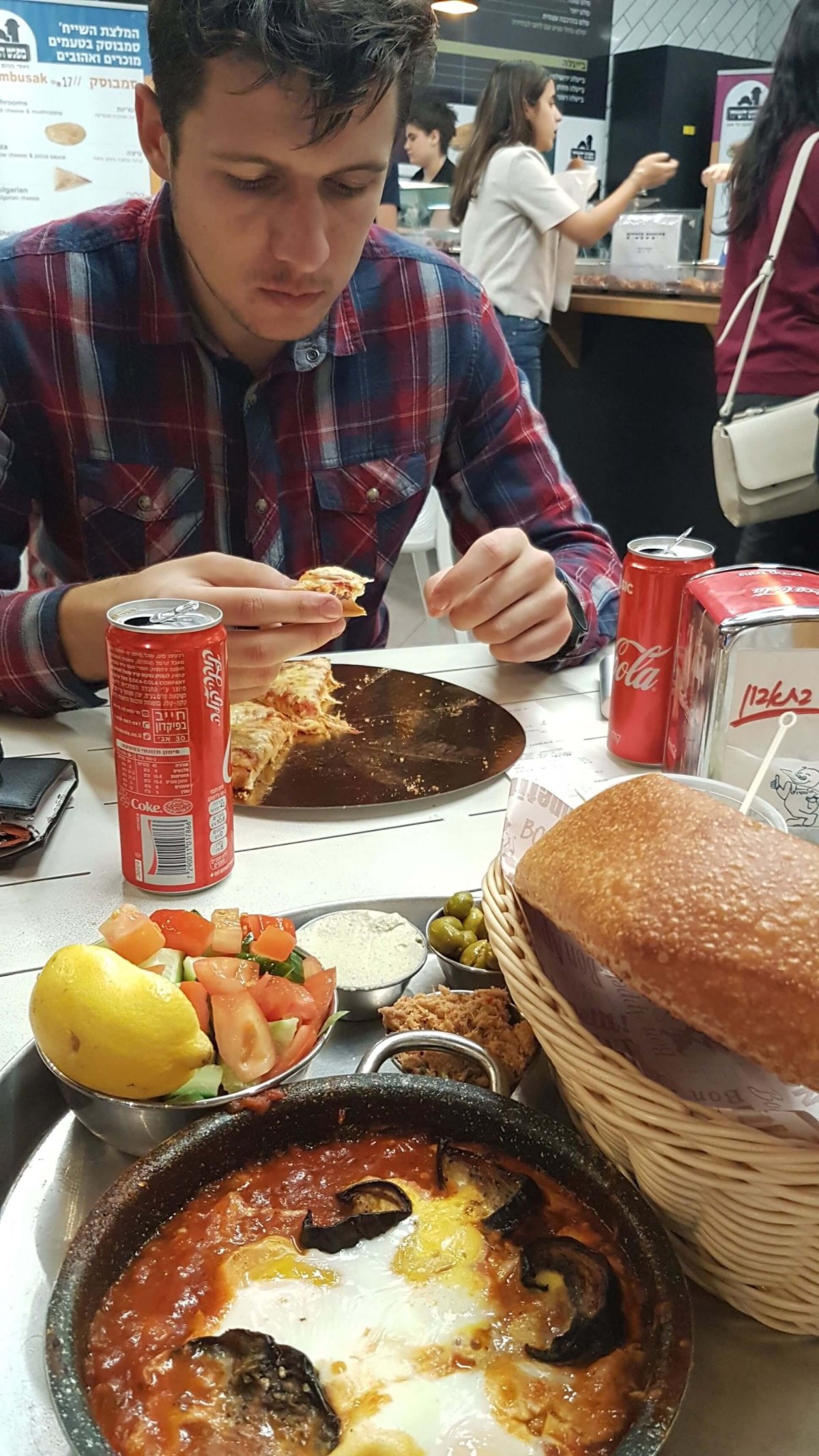 finally food (hummus, pizza, shwarma and bread)