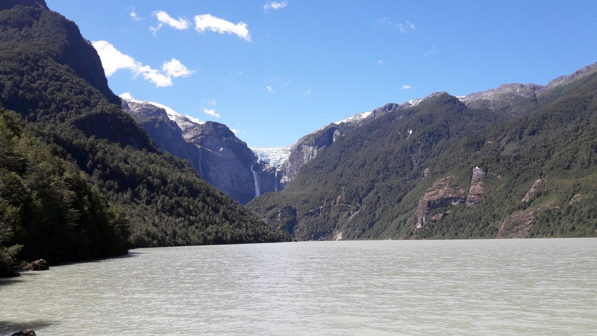 Jezero v NP Queulat.