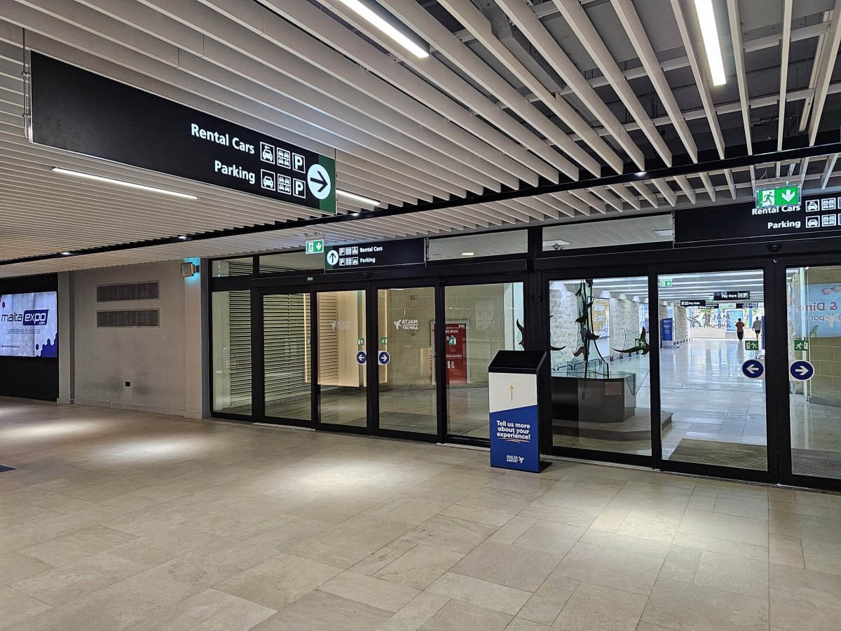 Směr k půjčovnám aut