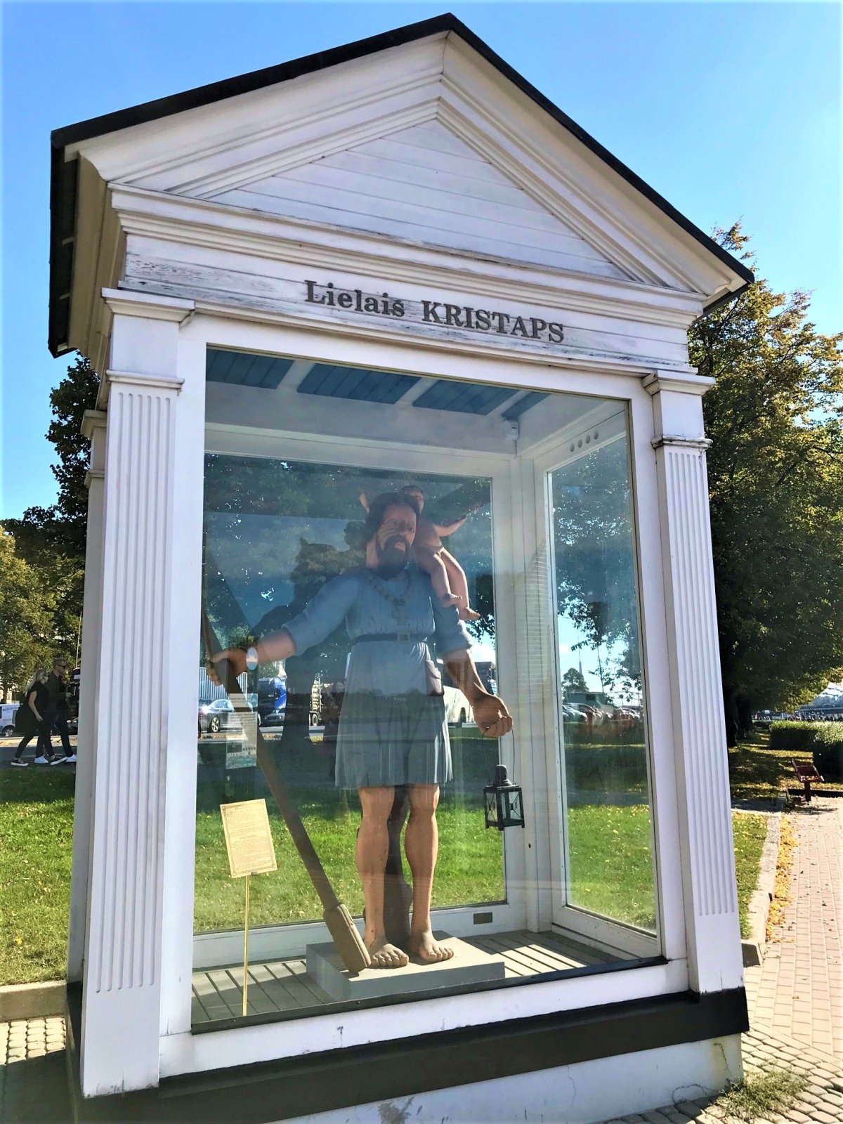 ...který často v legendách přenáší poutníky či děti přes vodu.