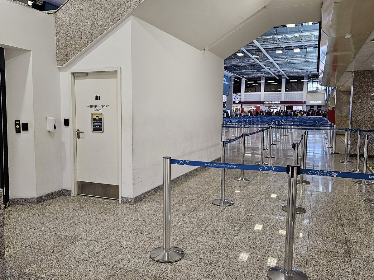 Úschovna zavazadel, odlety