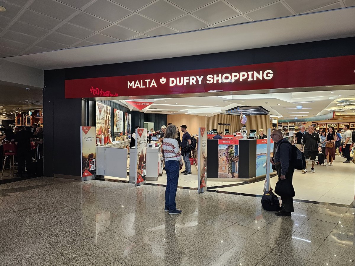 Duty free shop, letiště Malta