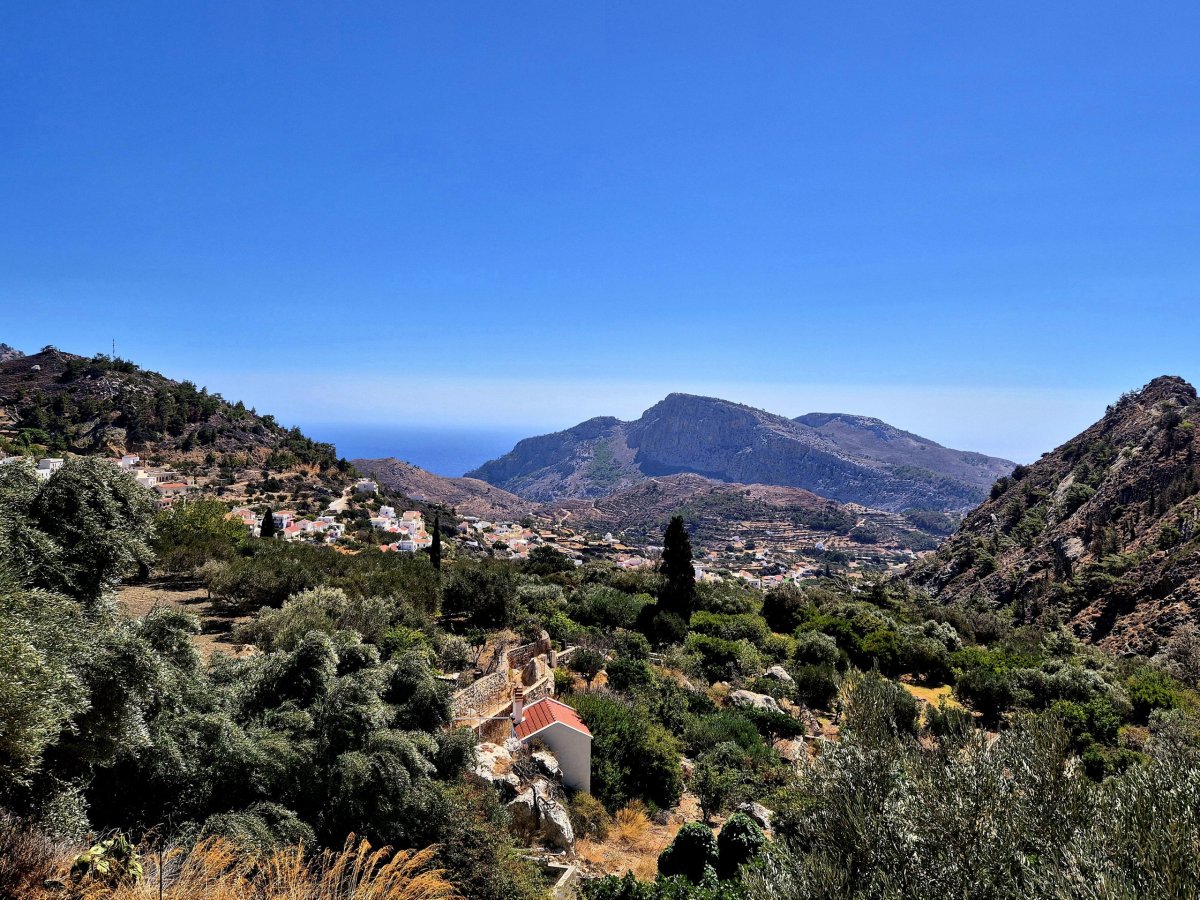 Cesta ke kostelíku u Volosu