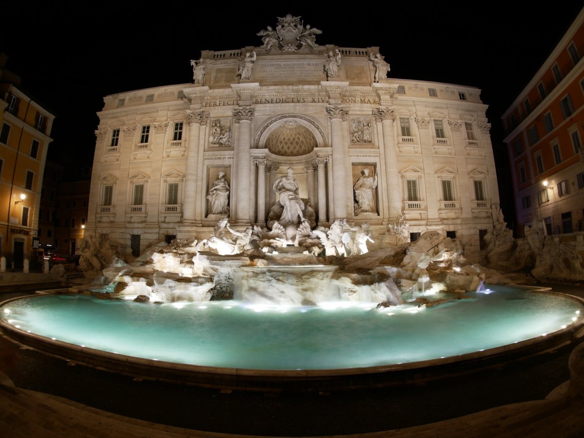 Noční Fontana di Trevi