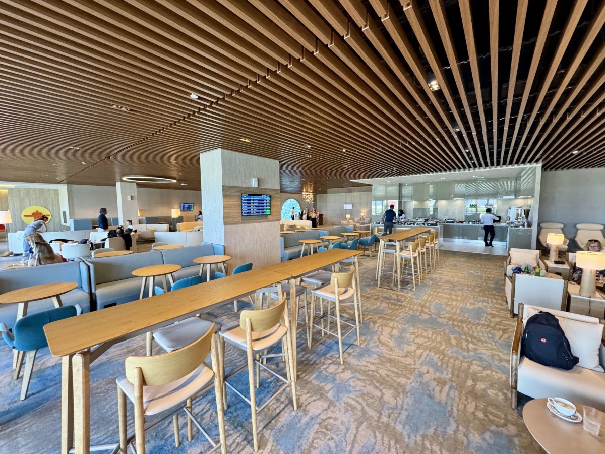 Prostory a sedačky salónku