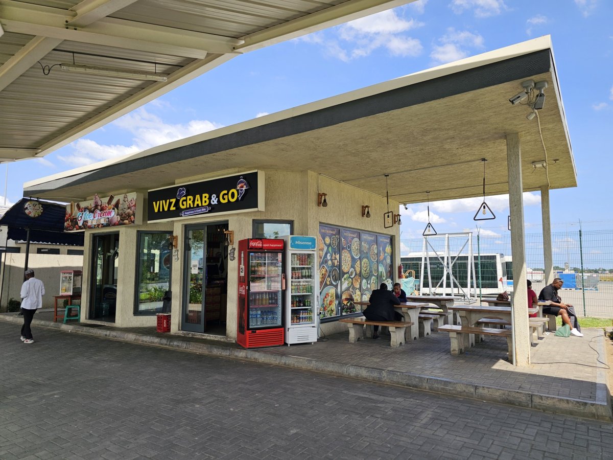 Občerstvení mezi terminály 2 a 3