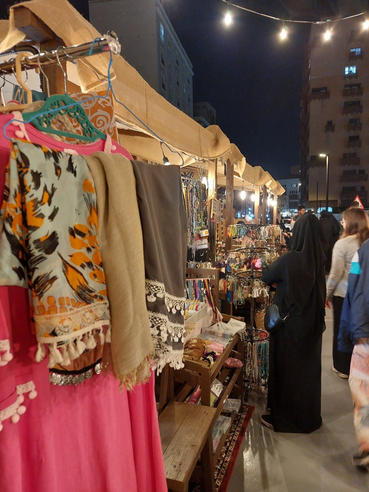 Večerní trhy v Al Badal