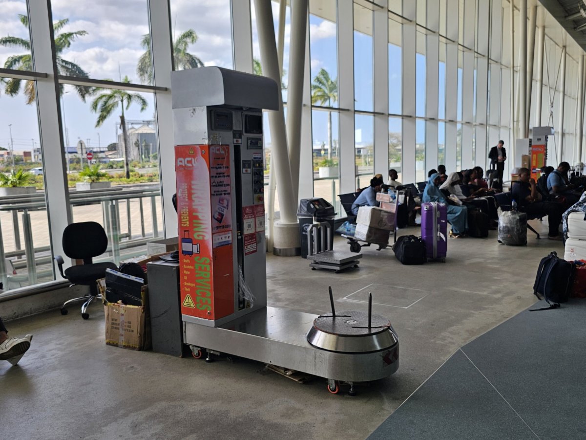 Obalování zavazadel, terminál 3