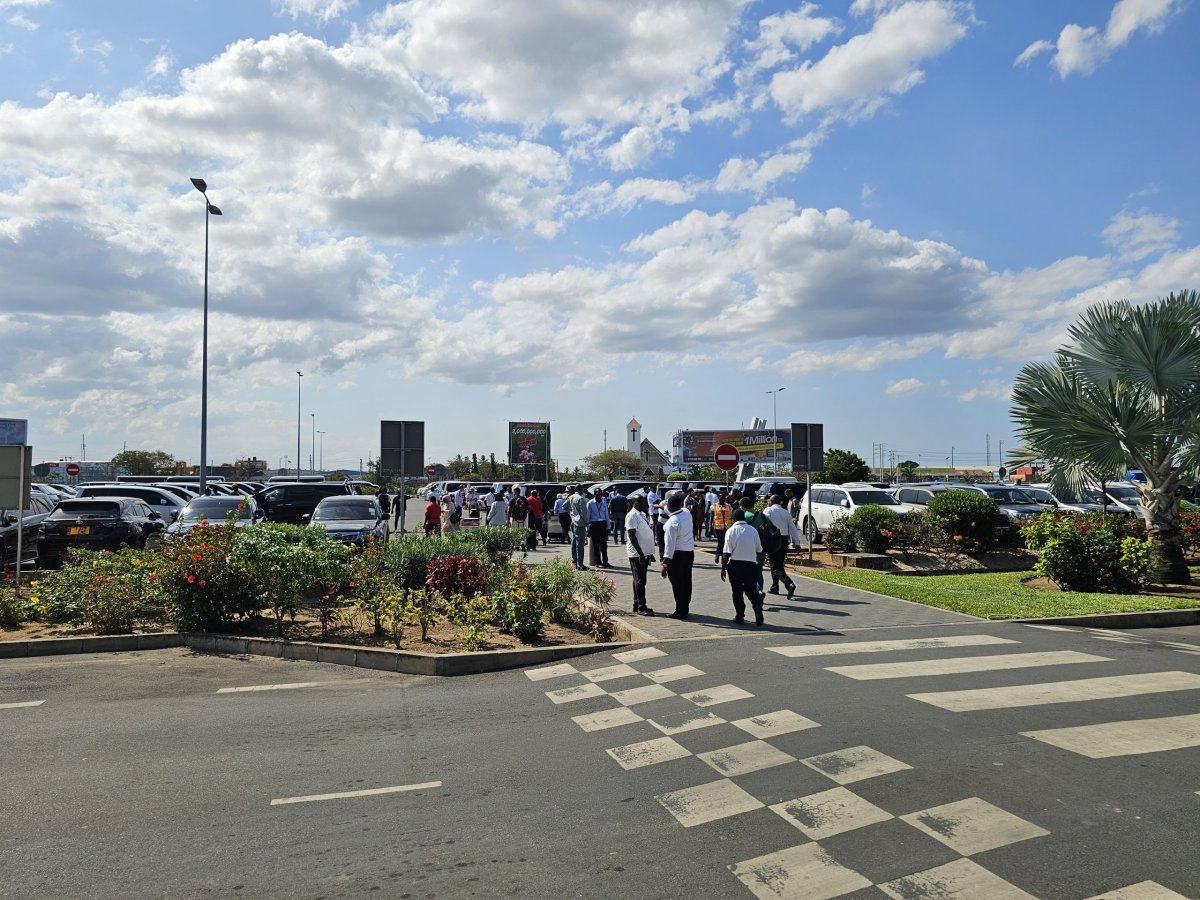 Taxikáři před terminálem 3